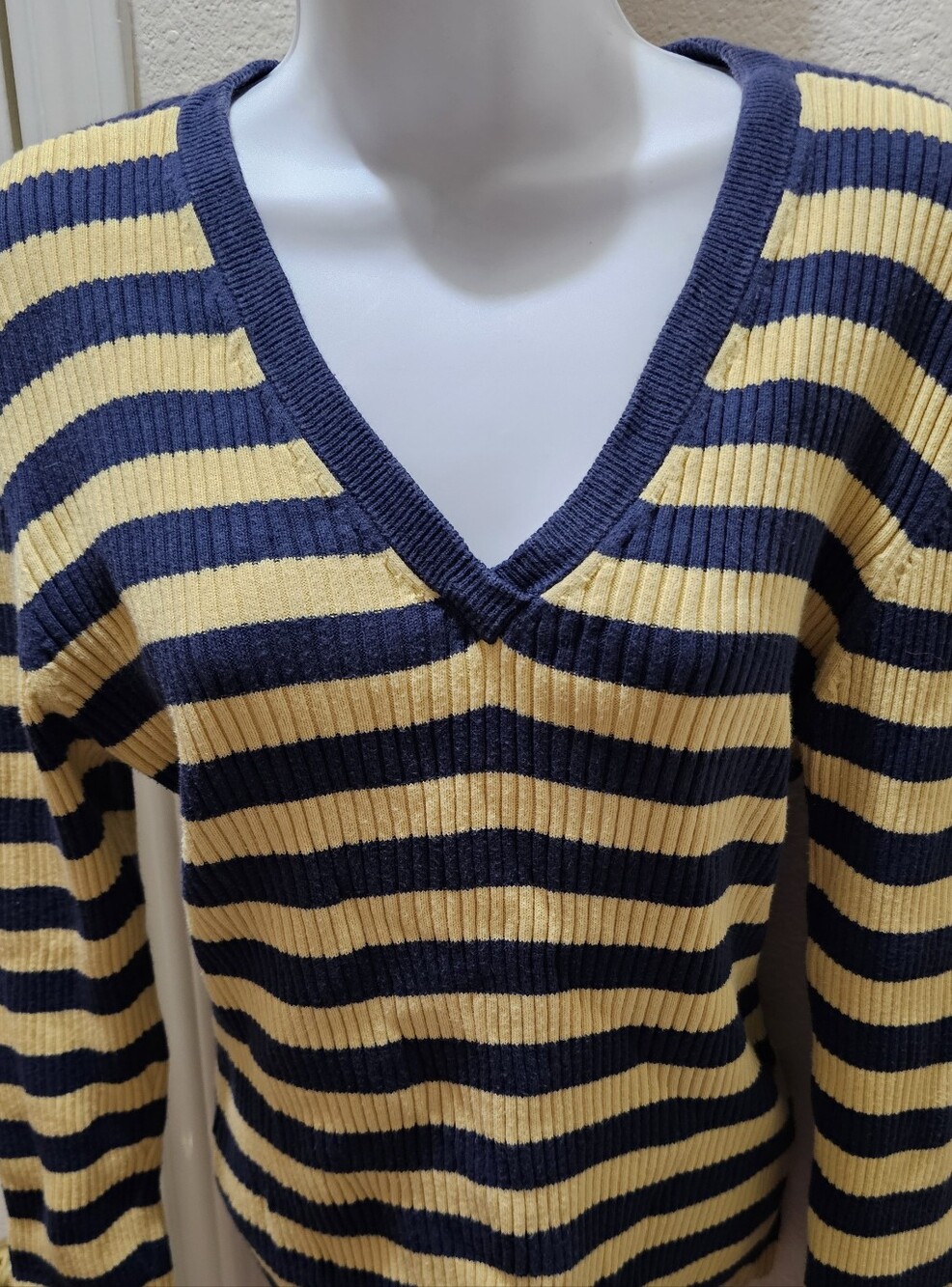 Tommy Hilfiger 100% cotton Ribbed Vee Neck sweater size Large EUXLC - Picture 10 of 10